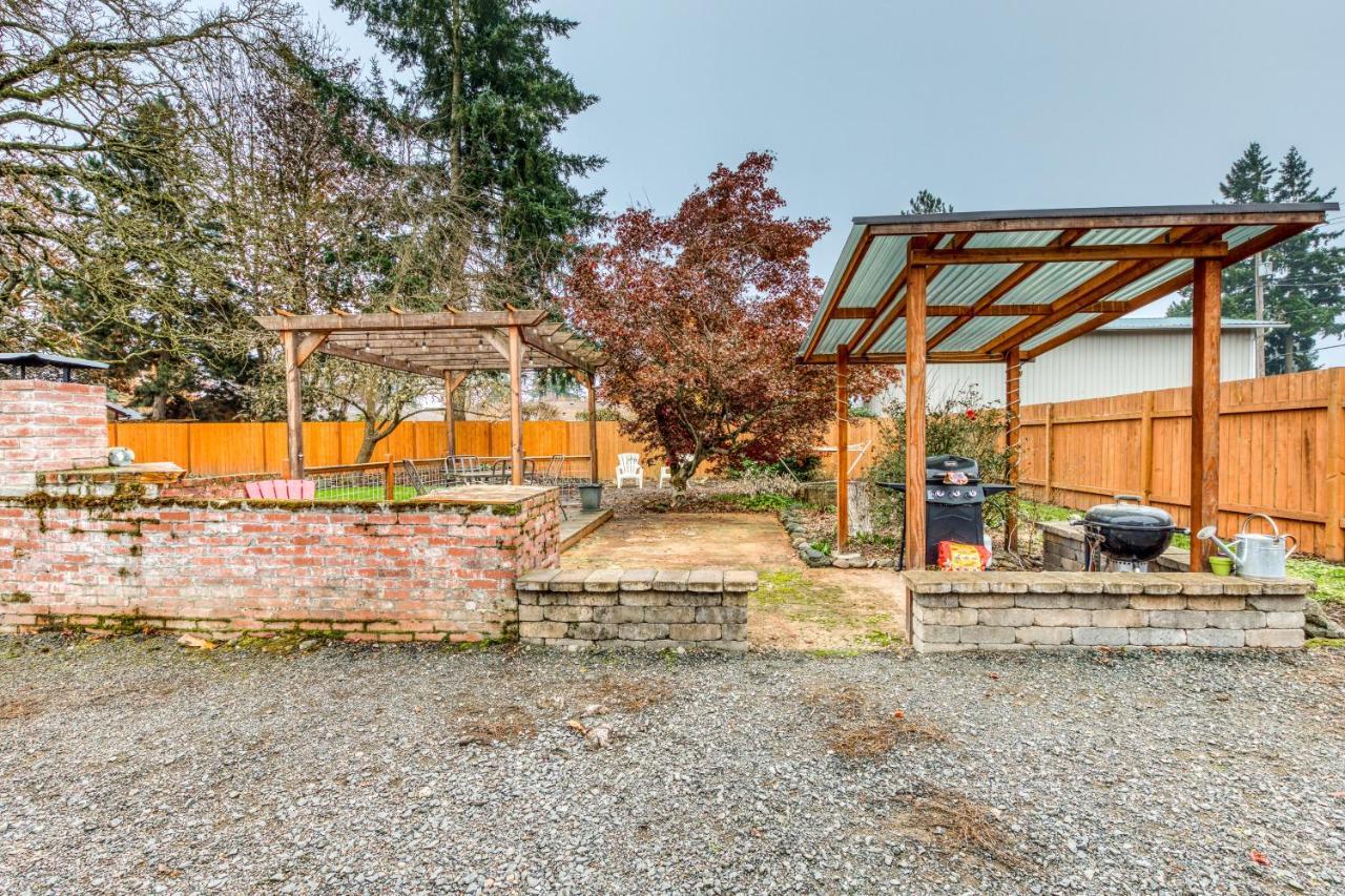 Cozy Coleman St. Cottage Bethel Exterior foto